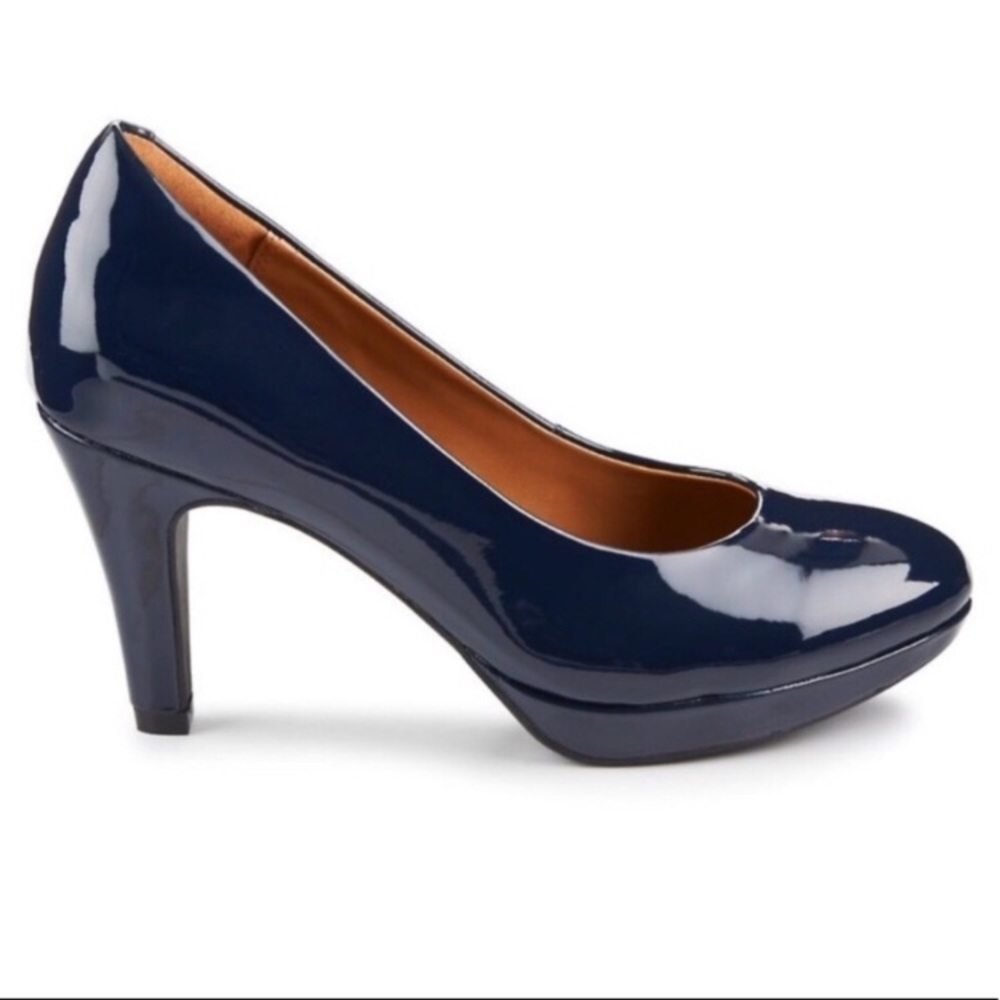 Clarks Brier Dolly Navy Pumps